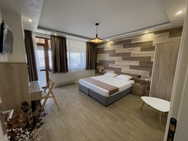 Banner-Room-1