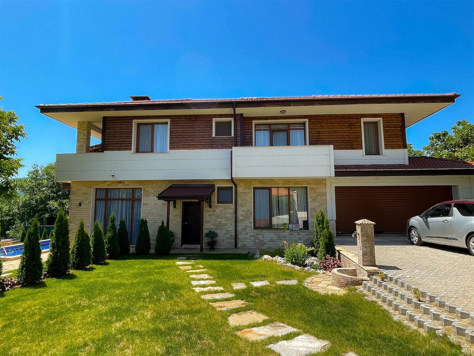 Вила Гнездото — изглед на имота, село Гняздово, Кърджали